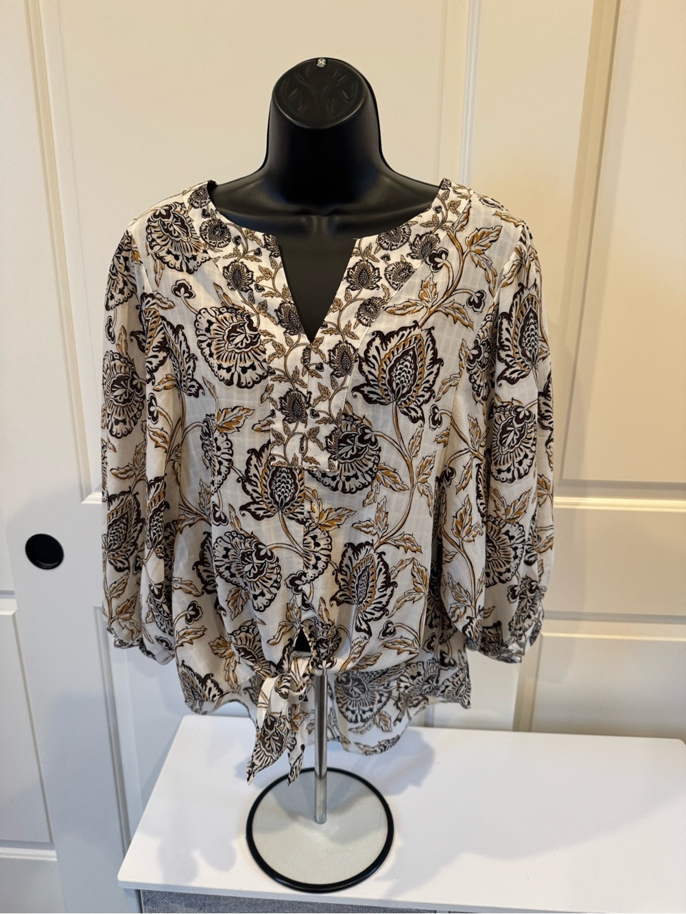 Rose & Olive Cream Floral Split-Neck Tie-Hem Top